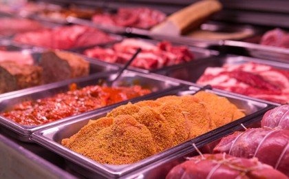Unser Fleisch stammt von Bauernhöfen und Erzeugergemeinschaften aus der Region.